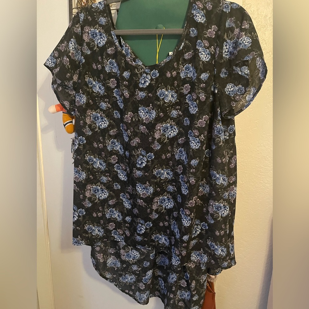Black floral plus size top